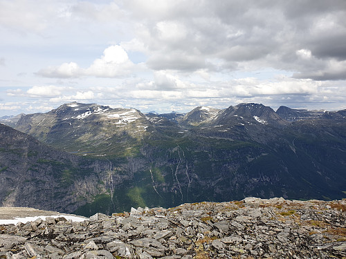 Tåga og Storsalen (Storsomrungsnebba)