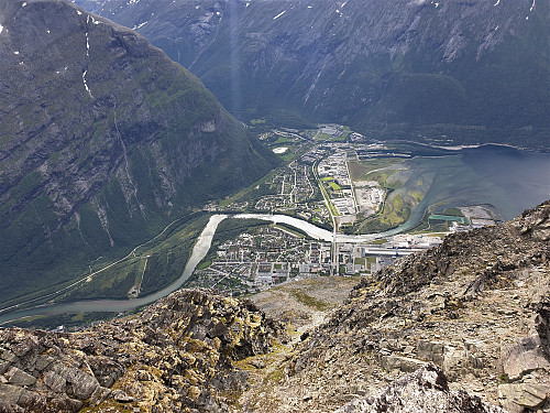 Langt ned til Sunndalsøra.