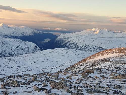 Tohatten er det eneste fjellet i Oppdal hvor fjord kan skimtes i det fjerne og det er Todalsfjorden.