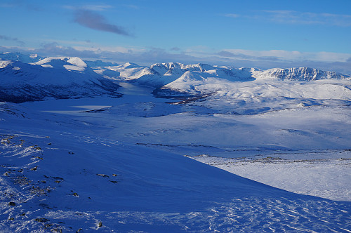 Fin utsikt innover Trollheimen fra Søndre Finnpiggan