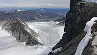 Trollsteineggje og Grotbrean på begge sider