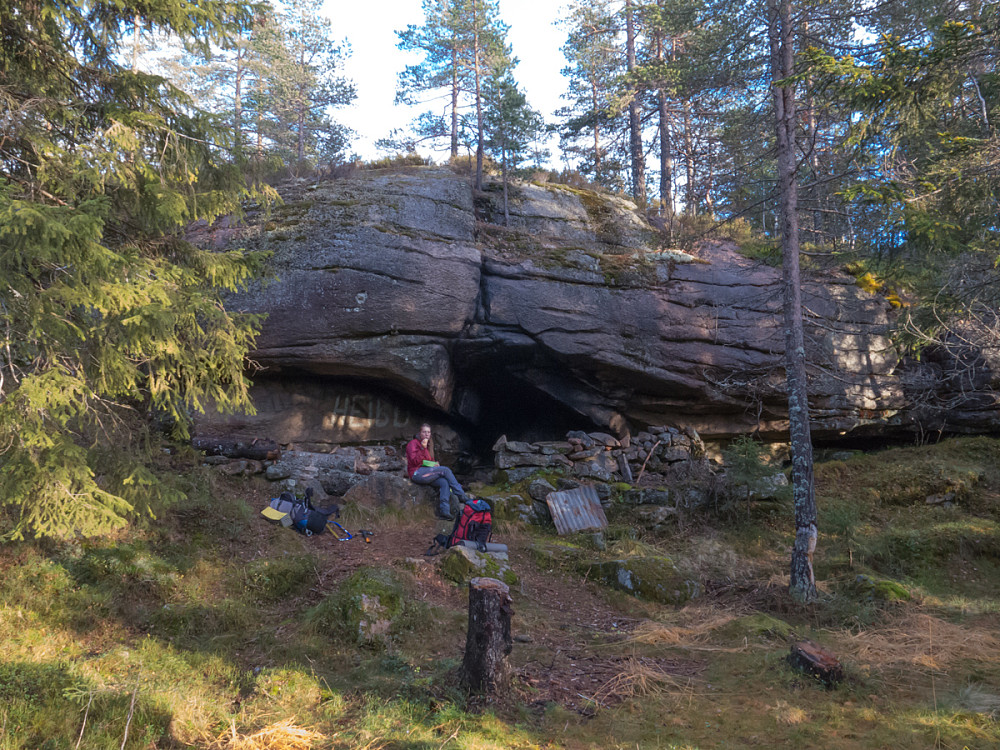 Heibu, en av flere hellere i Finnemarka