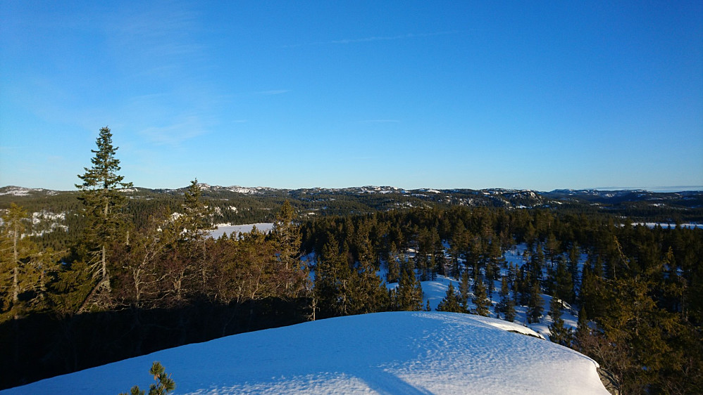 Utsikt fra høyden kalt "Øst for Flekkerhytta"