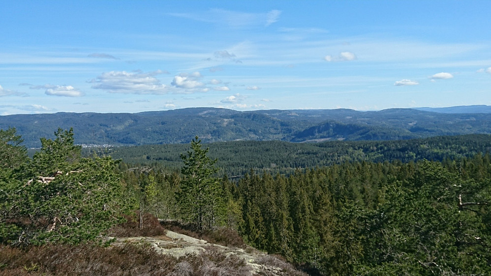 Fra Kula, flott utsikt mot Siljan med Snurråsen og Kløverødkollen, Tudalskulten med lysløypa, Ramsås og Mælakollen