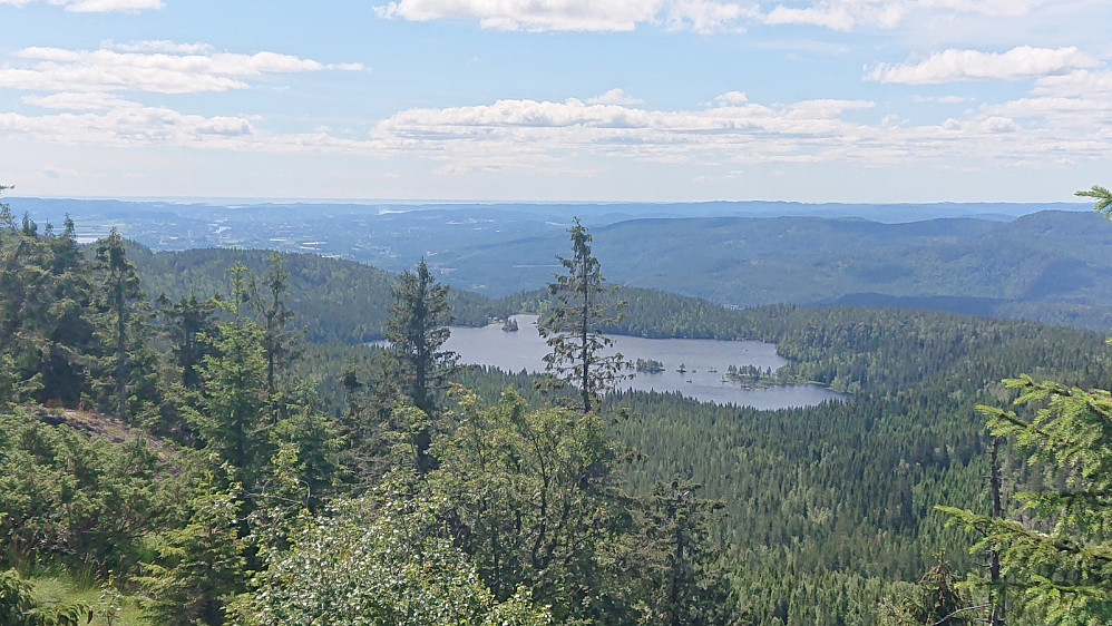 Utsikt over Stengestadvann, fra Høgvollane