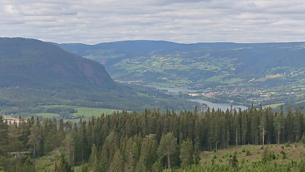 Utsikt nordover mot Gudbrandsdalen fra Kvesåsen
