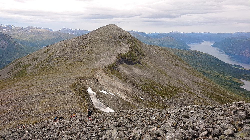 Steinrøysa mellom Fremste og Heimste Blåhornet.