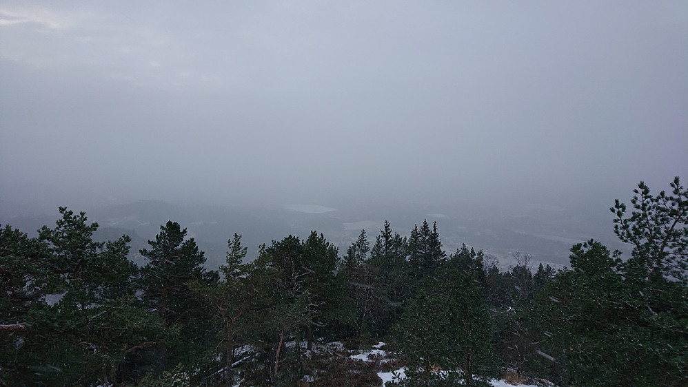 Utsikt fra Lille Skrehelle, så vidt en skimter Børsesjø.