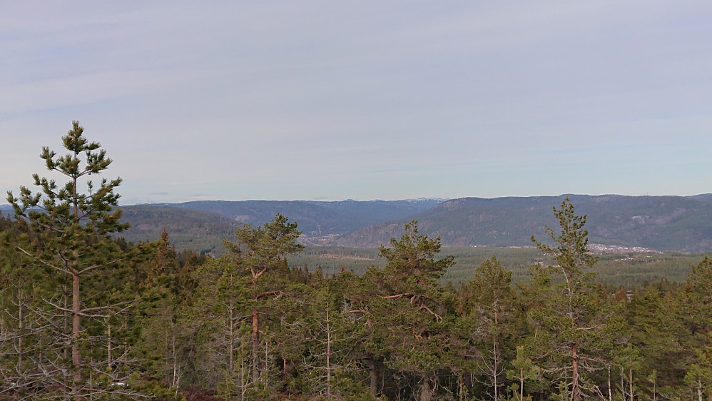 Utsikt mot Opdalen. Skriua og Hovde er godt synlig, med Snurråsen til høyre i bildet.