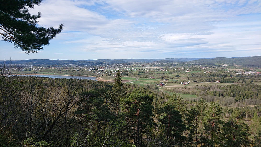 Utsikt over Skien og Børsesjø fra utsiktspunkt ved Lysa før jeg kom til Gunnborgdalen.