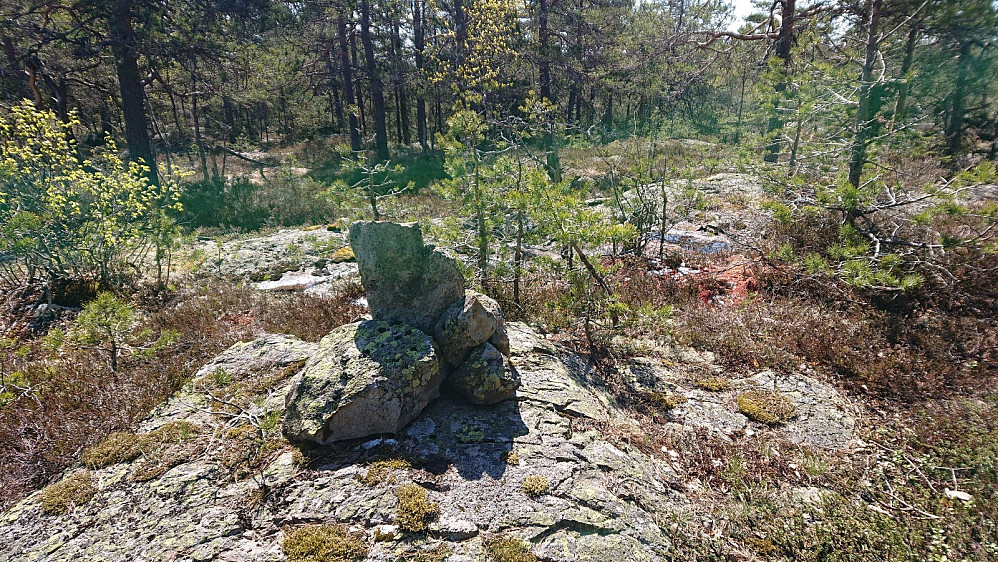 Varde på Vestre Hoppefjell sørtoppen.