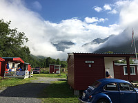 Urge camping var et utmerket utgangspunkt for helgetur øst for Hjørundfjorden! Med Urkedalstindane i bakgrunnen.