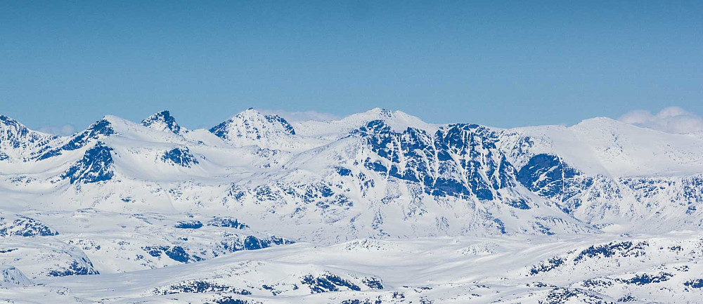 Trolig Torfinnstindane dette - en travers som står høyt på ønskelisten.