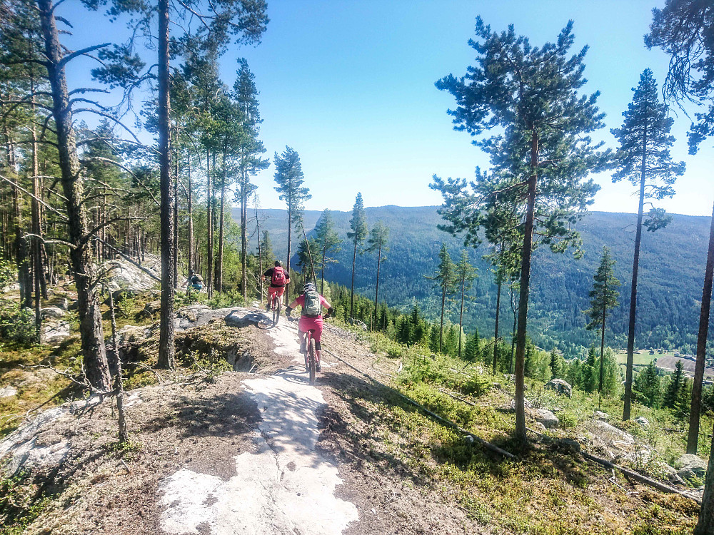 Nydelig sykling langs åskantene