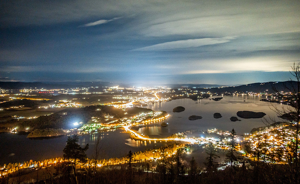 Kveldsutsikt utover Steinsfjorden og Sundvollen
