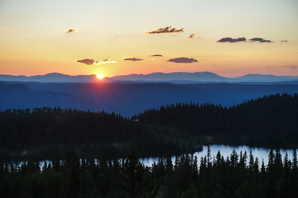 Utsikt fra Exped-stolen. Ålsvatnet i forgrunnen.