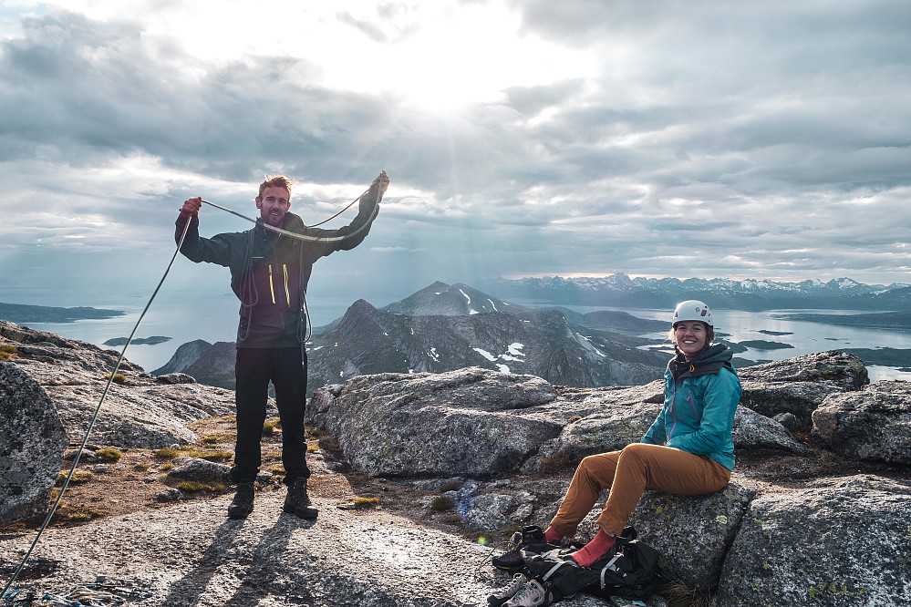 God stemning og taukveiling på toppen.