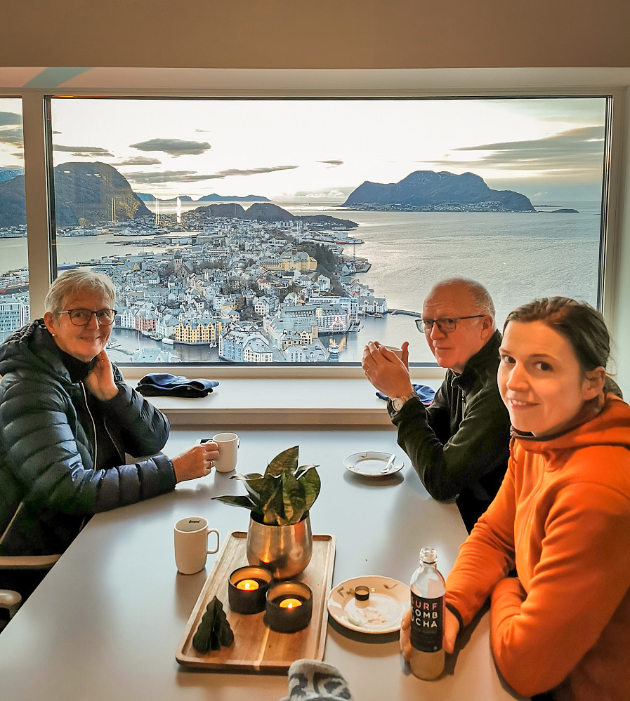 Pause med kaffe og utsikt på Fjellstua.