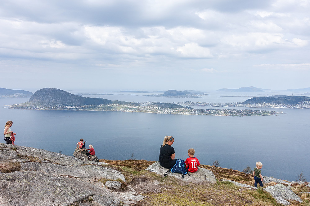 God oversikt over Hessa fra Blåfjellet.