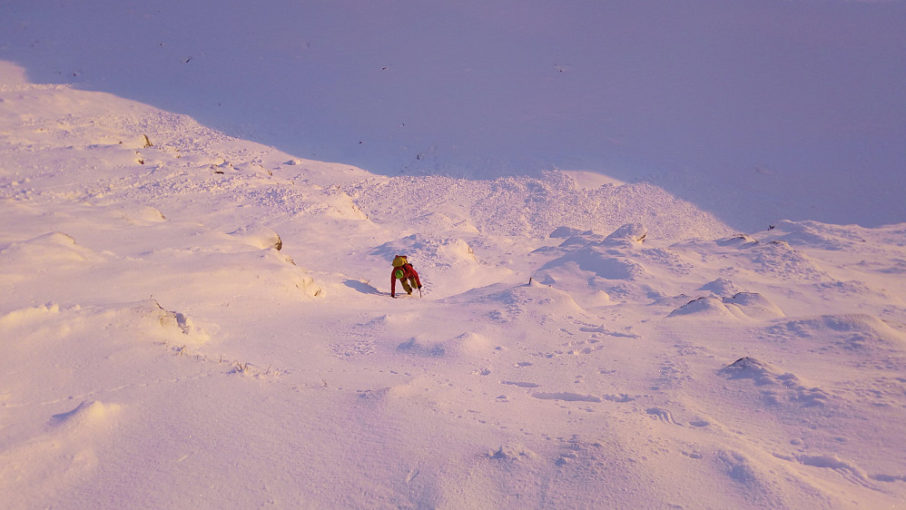 Herman klatrer i flott lys og enda flottere snøforhold