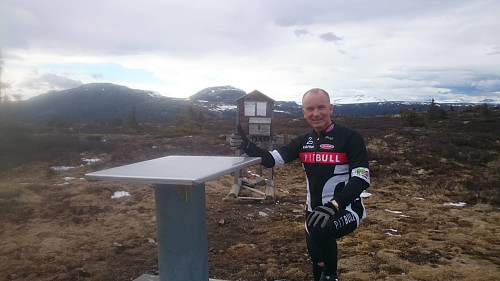 På Skardåsen....1071 moh...Skarvemellen og Rundemellem bakenfor. 