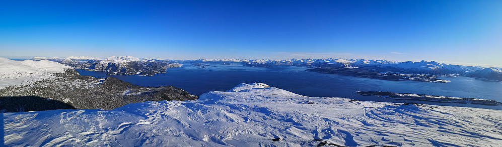 Utsikt fra Heggedalshornet og innover Romsdalsfjorden 