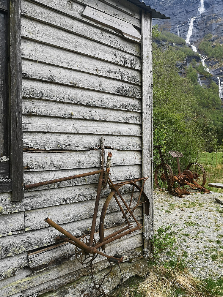 Denne skal jeg bygge om til en fulldempa terrengsykkel! 
