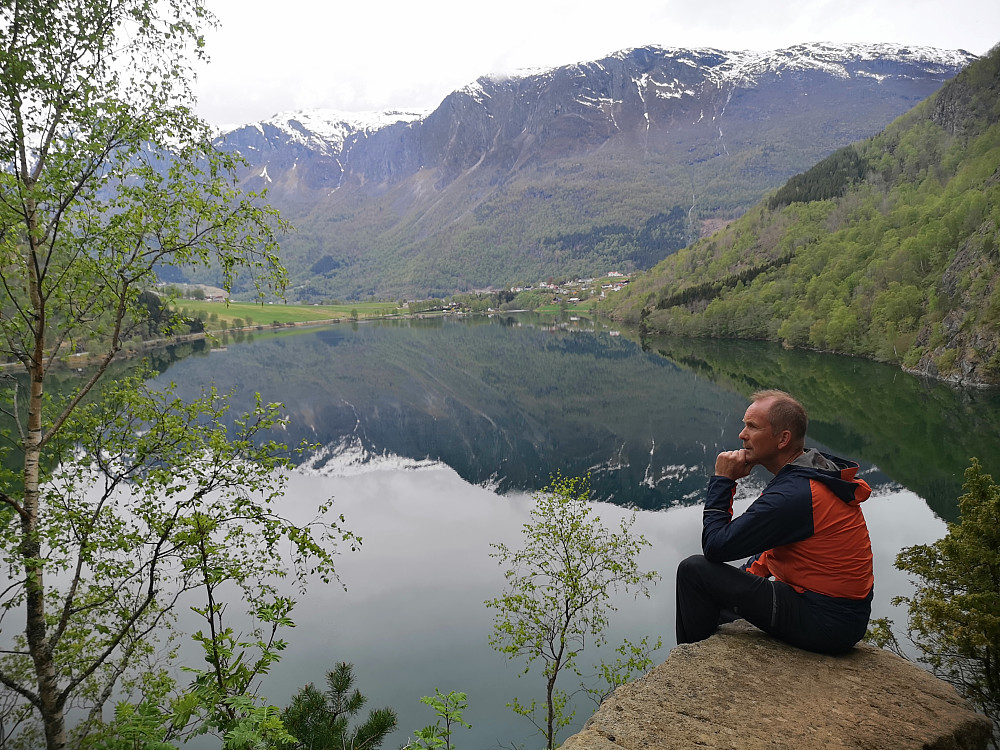 Her på steinen satt han nok mye og filosoferte... og jeg tenker og grubler jeg også... 