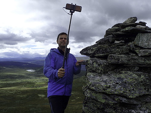 Ronny er herved innlemmet i SelfieKlubben. Viktig å forevige at man har vært på toppen.