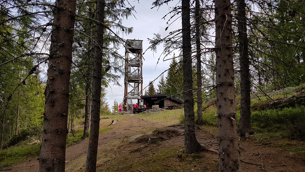 Det føltes godt å se tårnet på toppen ikke langt fra der jeg kom opp av villnisset.