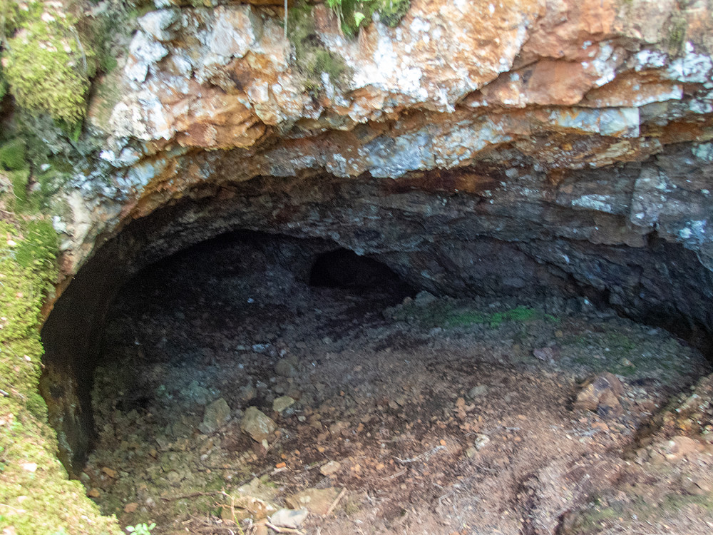 Ett stykke ned fra Skreikampen finner man en lett tilgjengelig gruve. Siden jeg ikke hadde skikkelig lampe med, så droppet jeg videre utforskning.