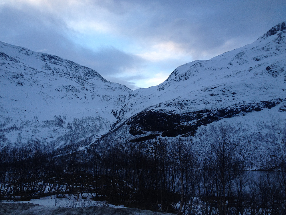 Elvedalen i Vassdalen som vi skulle opp så i alle fall ut til å ha snødd igjen.