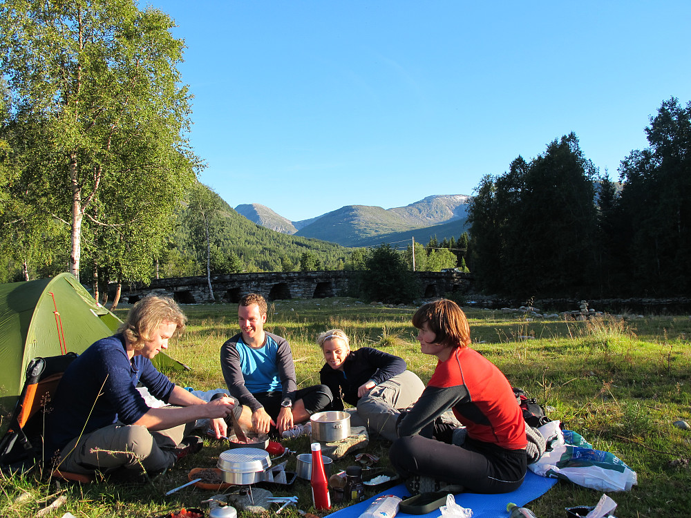 Vi telta i Hornindal etter turen til Slogen (dagen før).