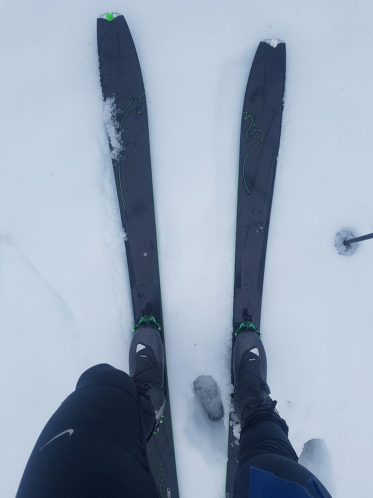 14 grader og mye skibæring på programmet gjorde at kleskoden ble tøyd langt. Tights og toppturutstyr er fortsatt ikke helt innafor.