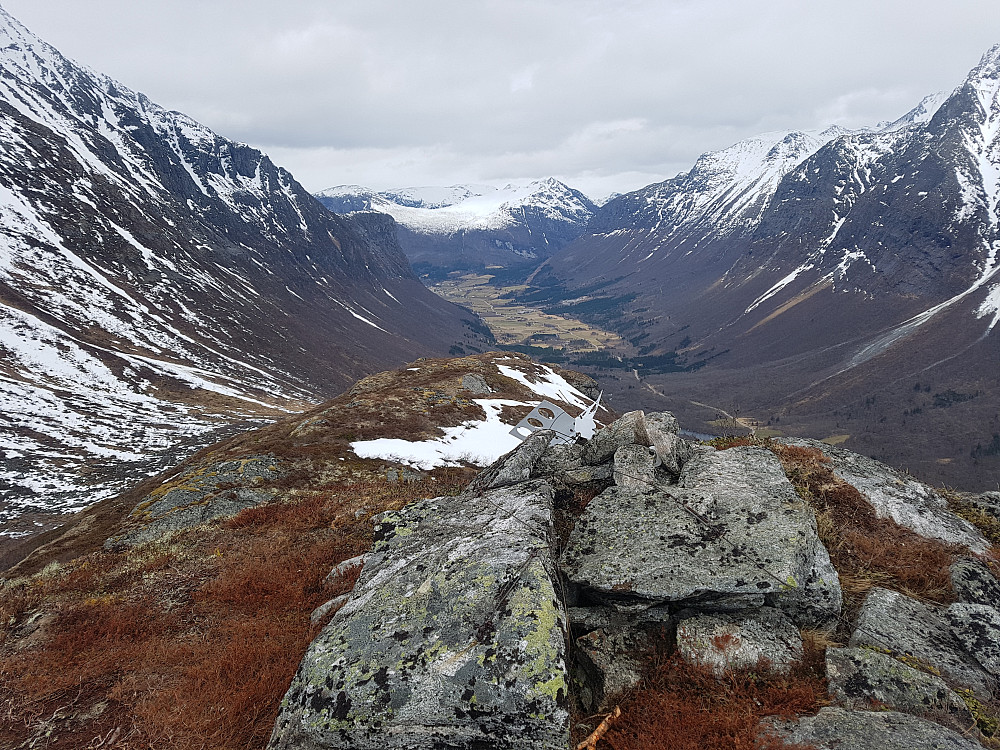 Utsikt fra toppen mot Innfjorden