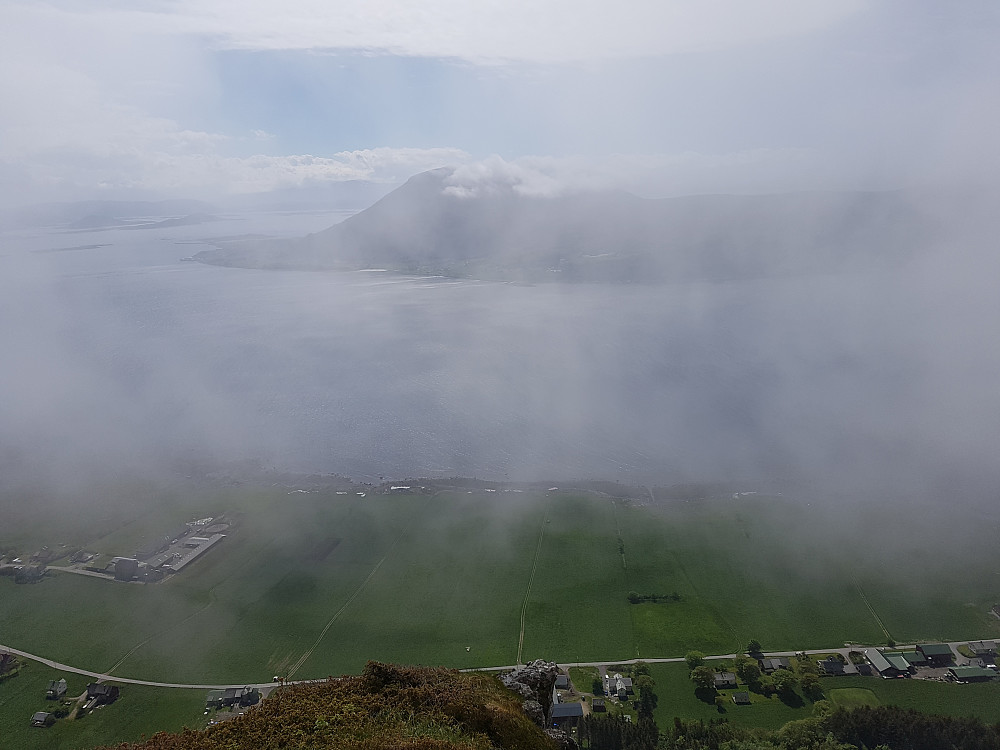 Utsikt fra toppen smot Lepsøya