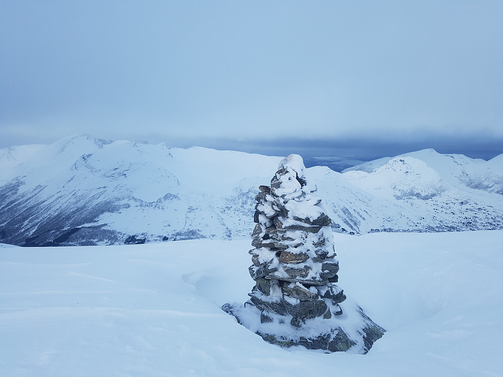 Mot Høgenykjen og Fjellsetra fra Kleivdalsfjellet