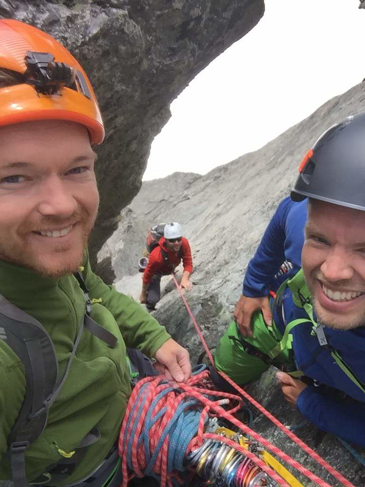 Tre fornøyde typer.