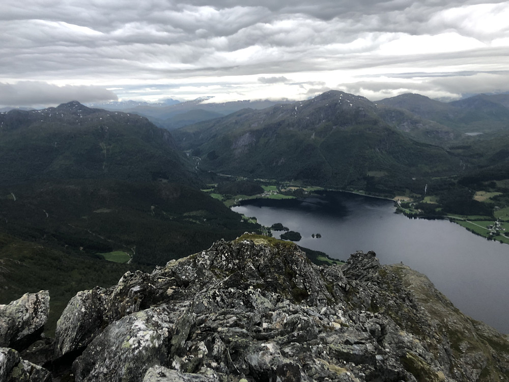 Utsikt ned mot campingen