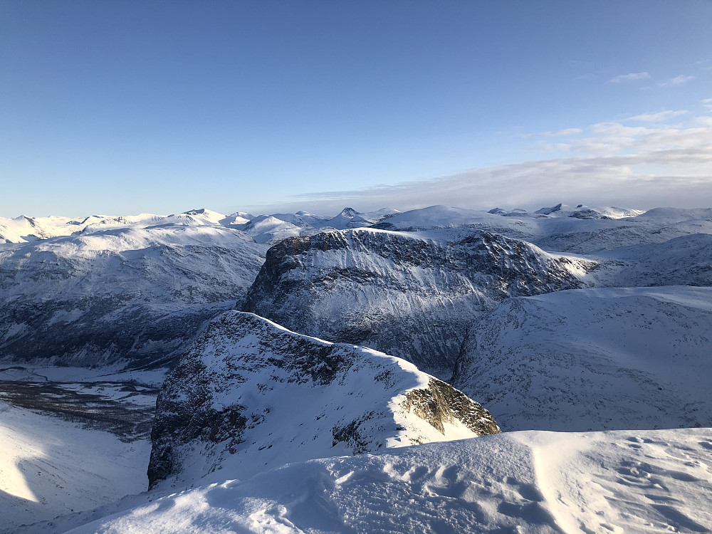Fra Grjotdalsnibba 1620 mot fortoppen og Herdalen.