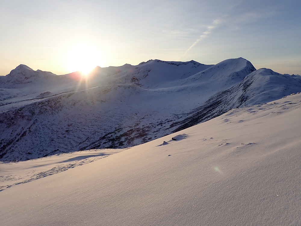 Langfjellet og Skarfjellet sett fra Høghaugen
