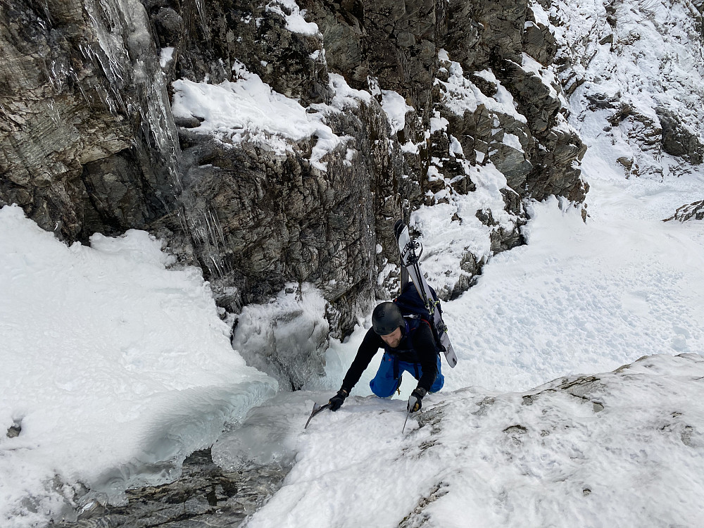 Øystein har akkurat forsert den siste islagte fossen