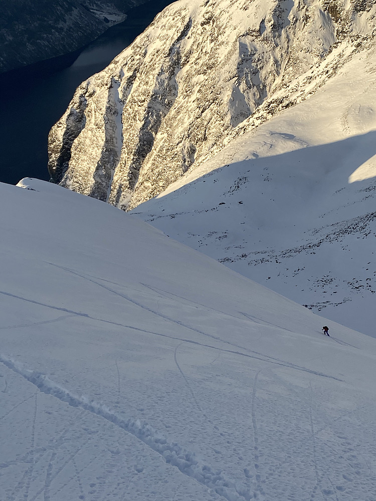 Tørr og lett snø i nordflanken