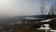 På veg ned frå Skonhovdhøgda, sett ned mot Skumsjøen.