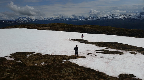 Heilt snøfritt var det ikkje her heller. På 850 m.o.h. den 12. juli måtte vi også her krysse nokre snøfenner.