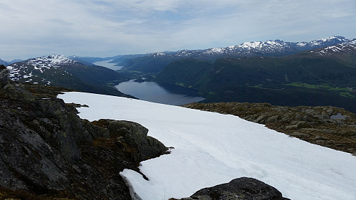 Utsikt frå Blåfjellet mot Hornindalsvatnet, Nordfjordeid og Eidsfjorden.