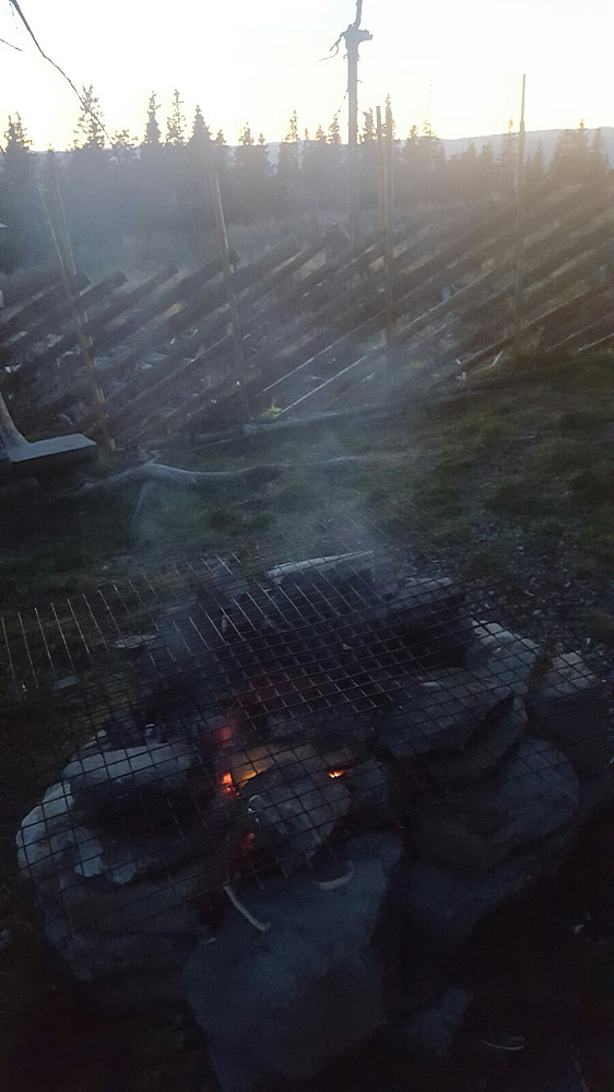 Nokon hadde varma bål til meg på toppen.
