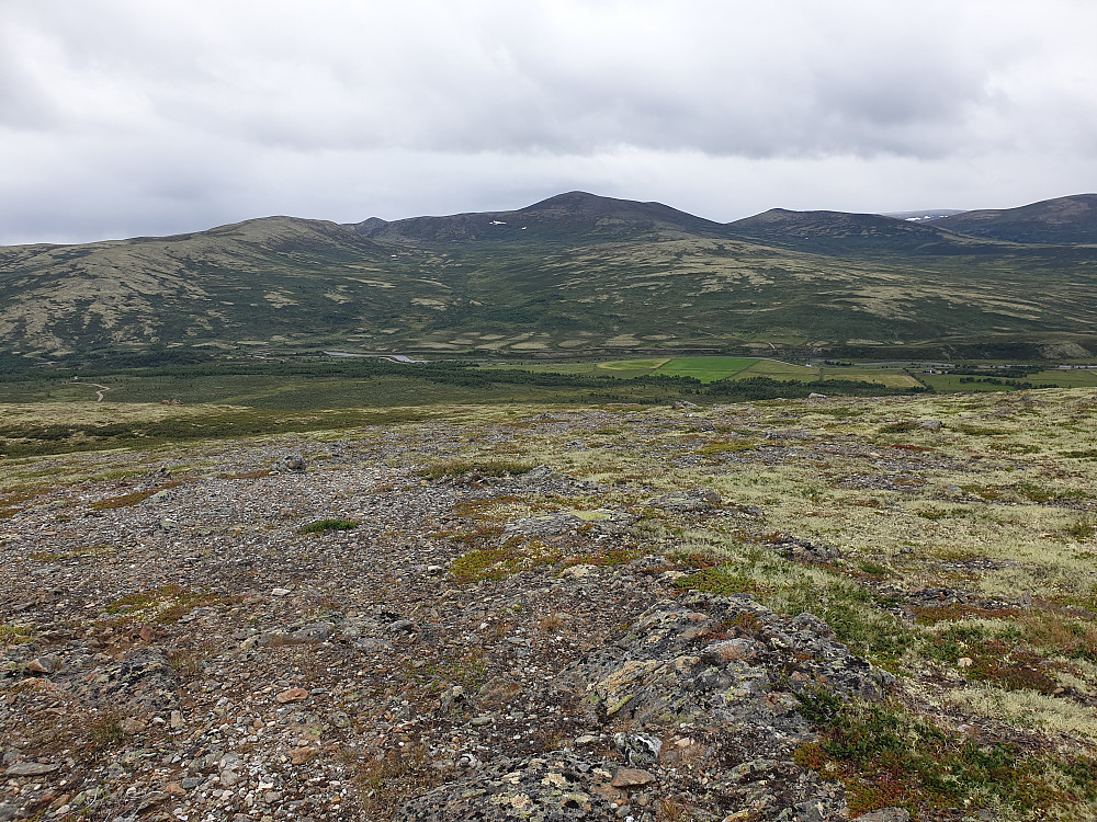 Utsikt frå Klemetkollen mot Einunddalen og fjelltoppar i vest.