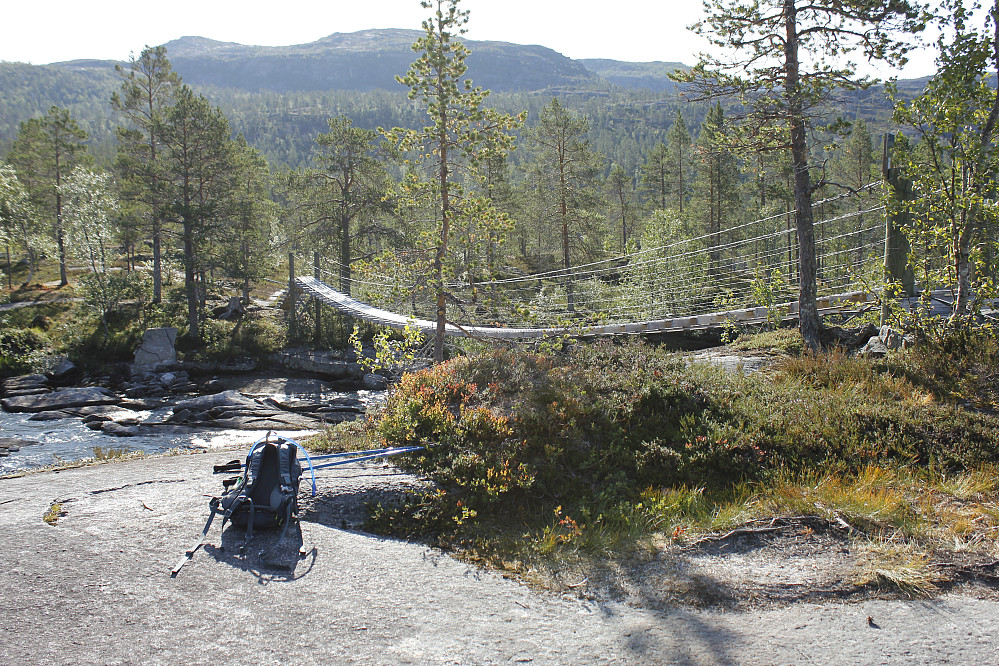 Brua ved Storskogvatnet og hytta