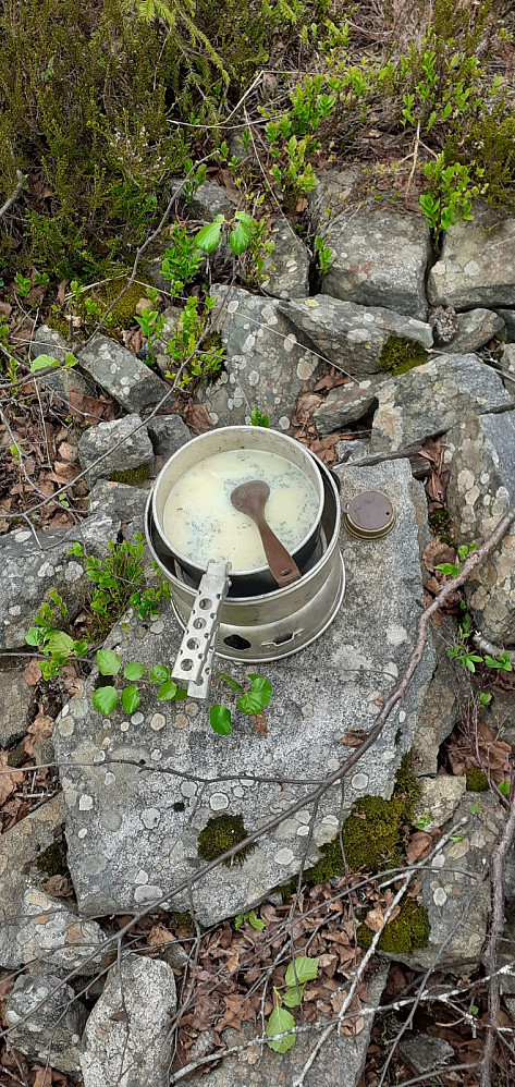 Dagens middag laget på stormkjøkken.